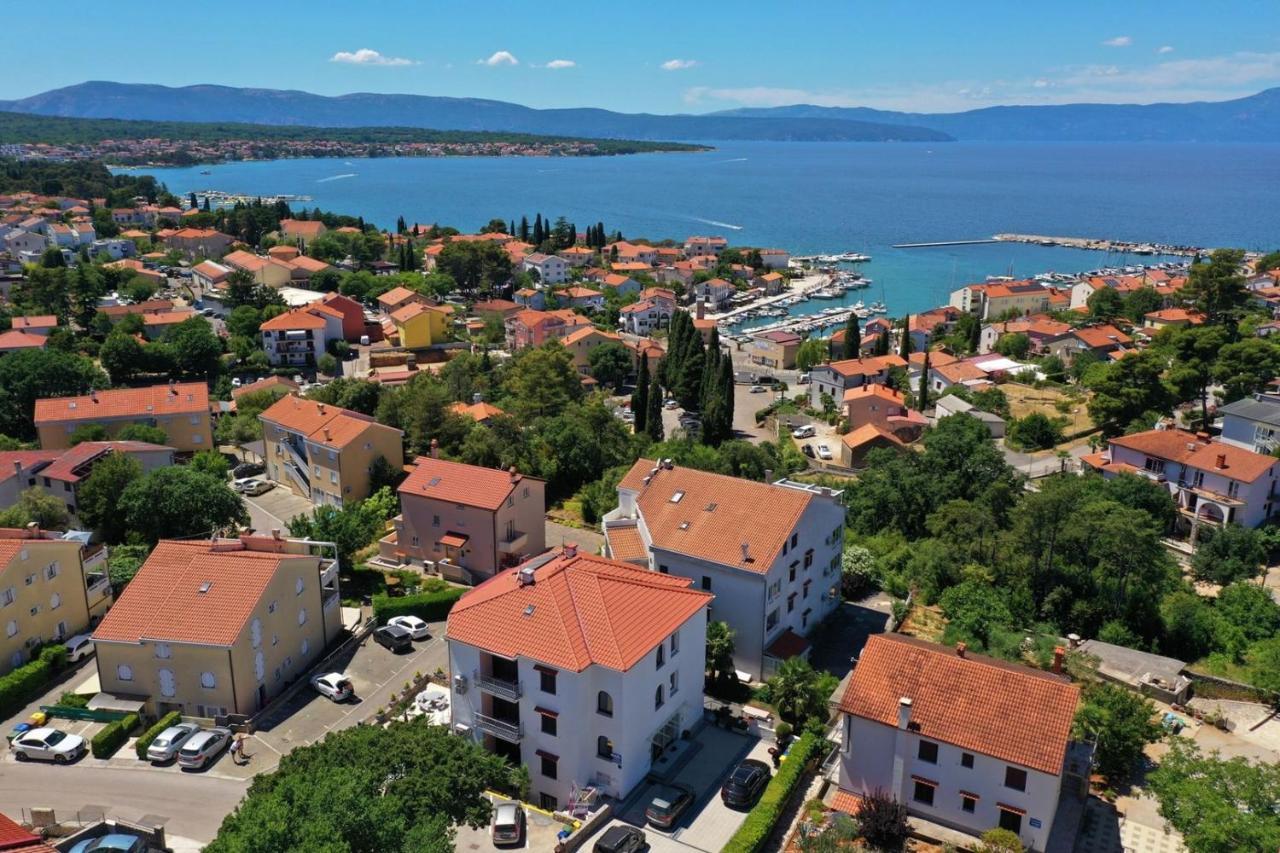 Apartments Mary Малинска Экстерьер фото