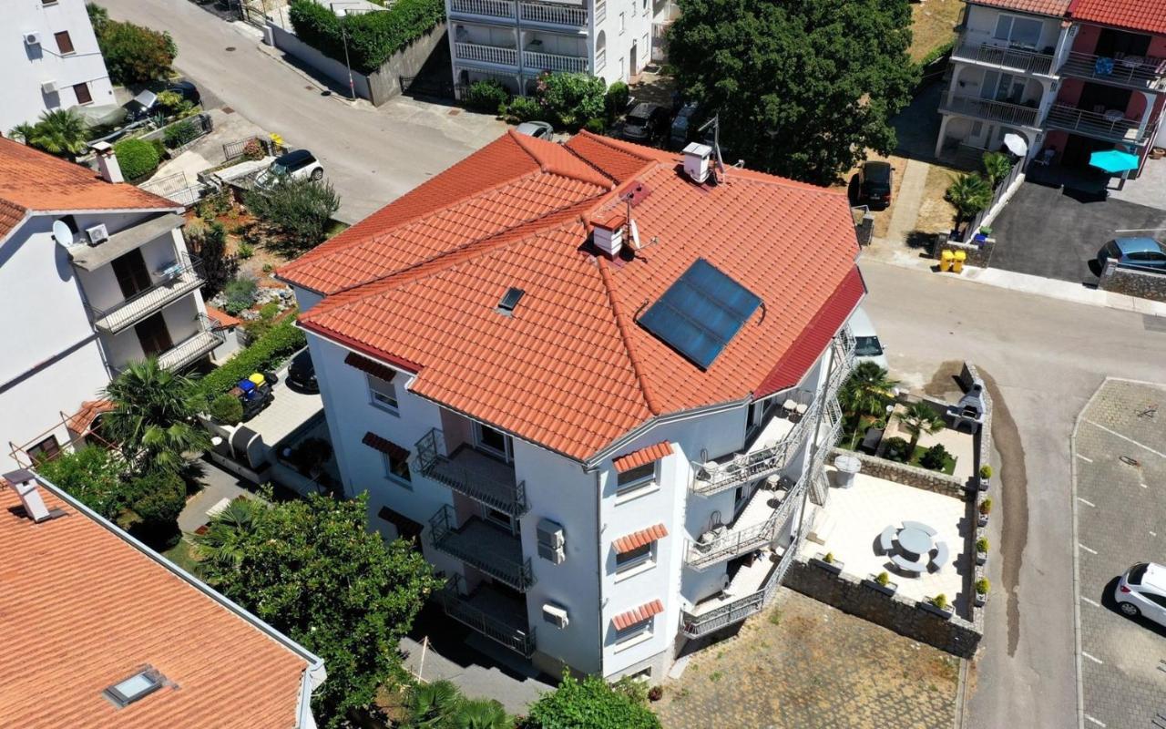 Apartments Mary Малинска Экстерьер фото