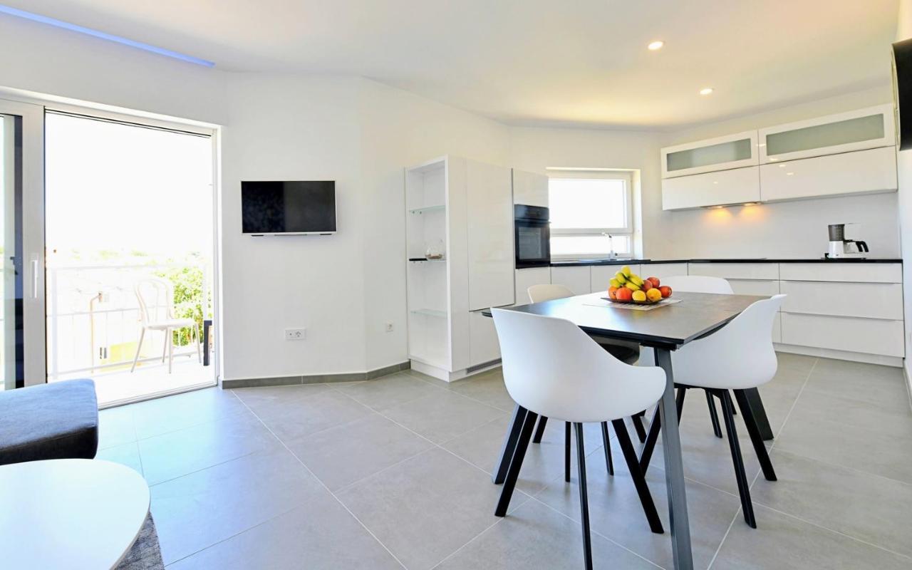 Apartments Mary Малинска Экстерьер фото