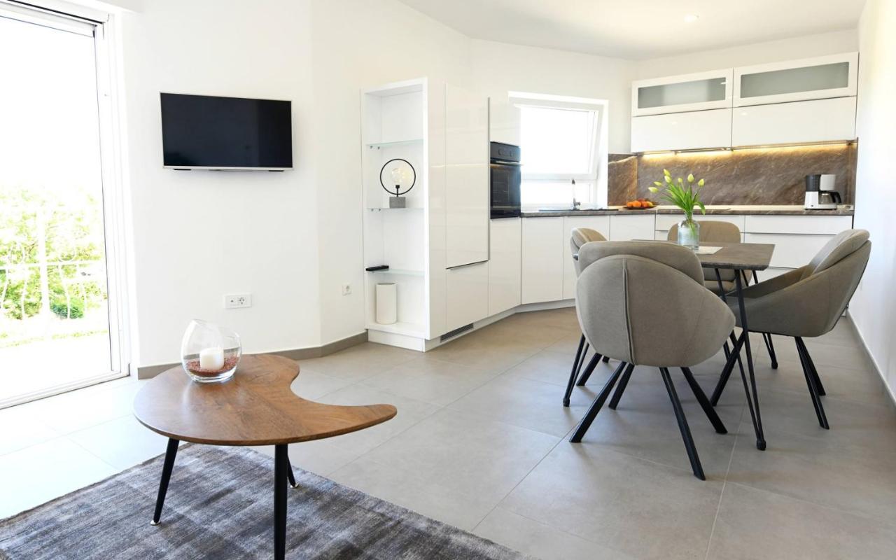 Apartments Mary Малинска Экстерьер фото