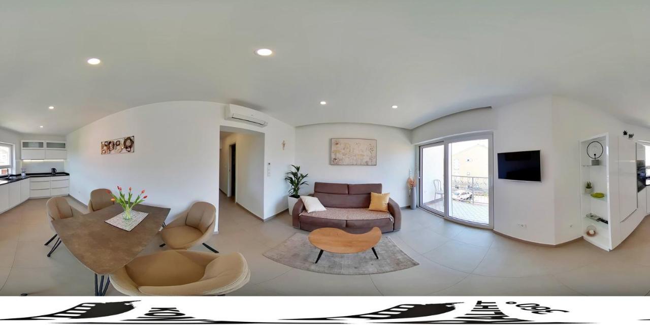 Apartments Mary Малинска Экстерьер фото
