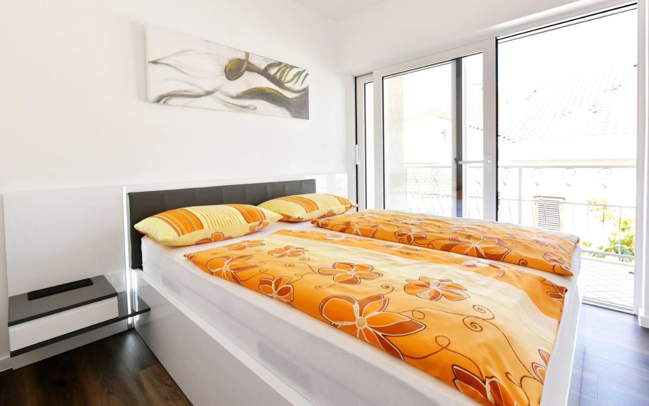 Apartments Mary Малинска Экстерьер фото